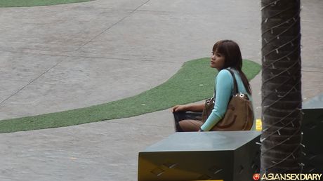 Amateur Asian Lek gets her hairy pussy licked and dicked by a horny guy