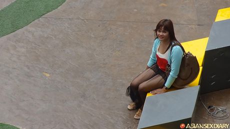 Asian teen Lek gets her hairy pussy licked and dicked by a horny guy