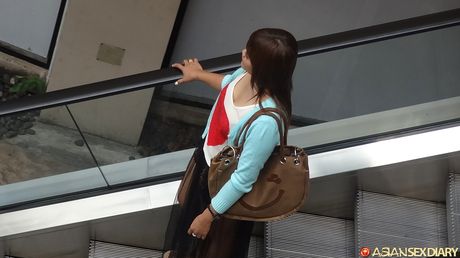 Asian teen Lek gets her hairy pussy licked and screwed by a horny guy