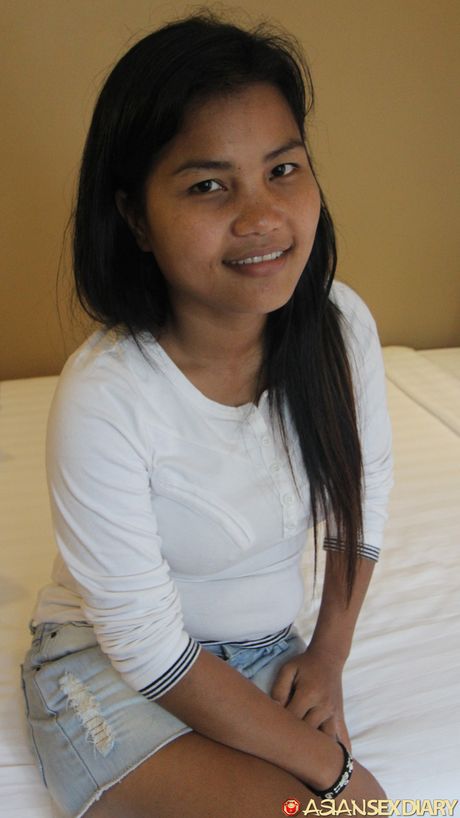 Asian cougar Shanti gets her pussy licked and dicked by a hung stud