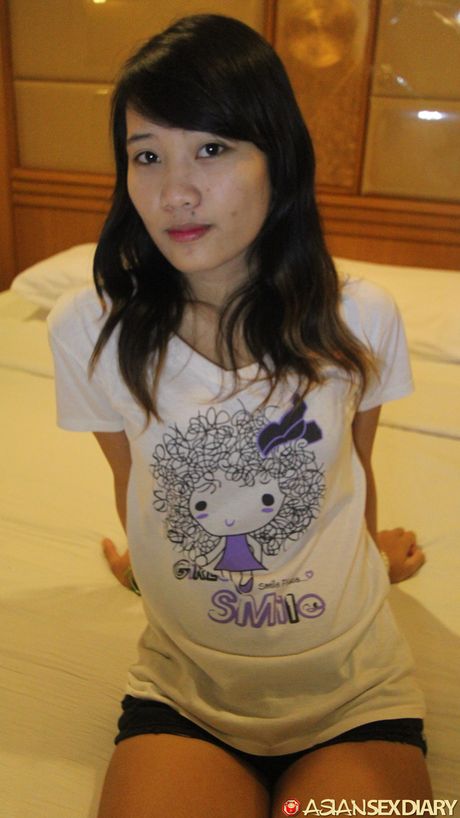 Japanese teen amateur with tiny tits gets her pussy screwed hard