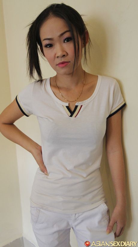 The Asian teen Hong gets her hairy pussy licked and dicked by a horny guy