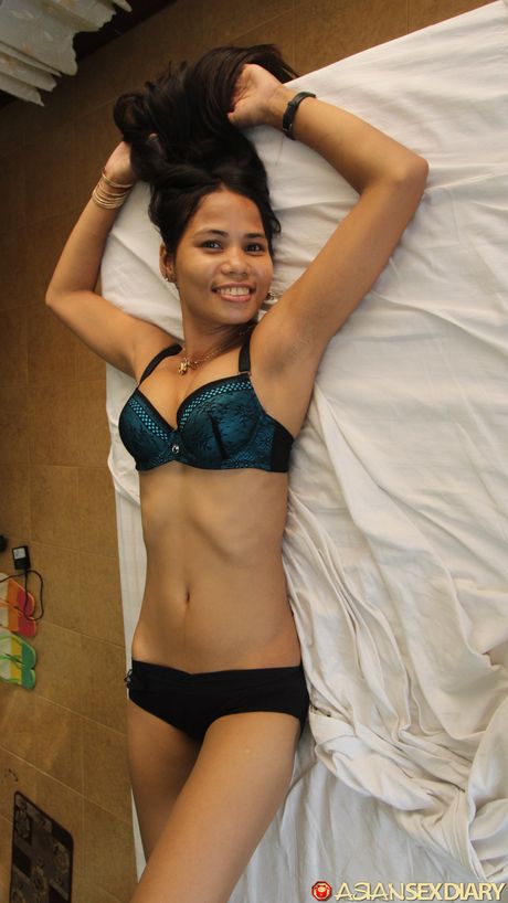 Asian amateur Annie gets her hairy pussy licked and dicked by a hung stud