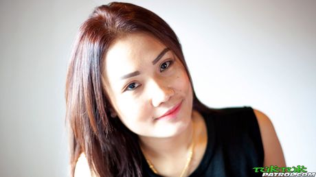 Amateur Asian girl Apple strips and shows her hairy cunt and perfect booty