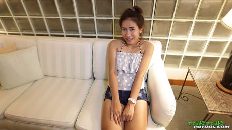 Asian amateur Mint gets her hairy pussy licked and dicked by a horny guy