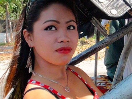 Asian teen Sally gets her pussy licked and banged by her boyfriend