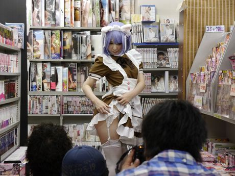 Asian teen Miku Oguri gets her pussy licked and dicked by horny guys