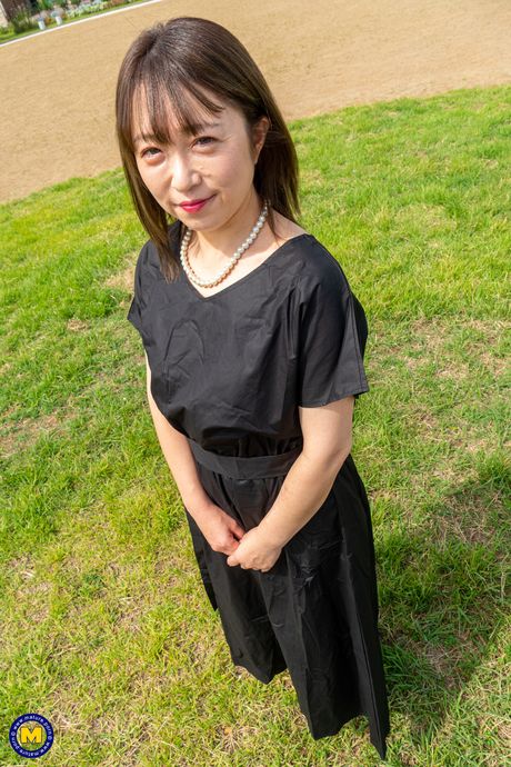 Hairy Japanese cougar does a fit Asian toyboy - Free Mature.nl content