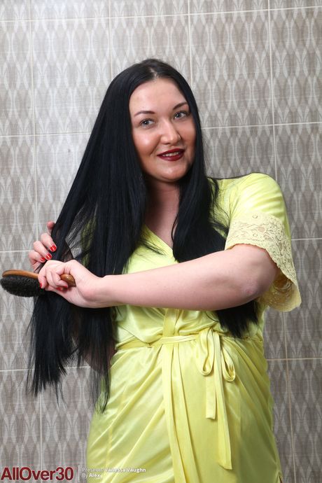 Asian MILF Vanessa Vaughn shows her amazing boobs and ass in the shower