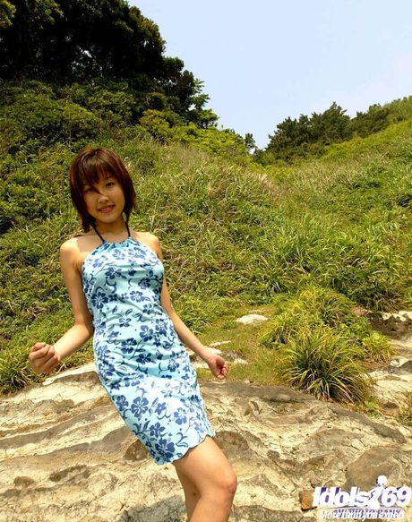 Alluring japanese hottie Keiko Akino denudes big boobs and sexy ass outside