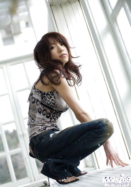 Hot japanese babe Kanako Tsuchiyai denudes big boobies and sexy ass