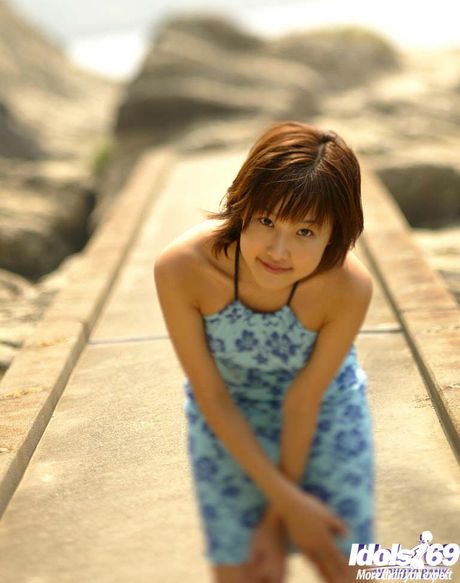 Excellent japanese cutie Keiko Akino bares big knockers and sexy ass