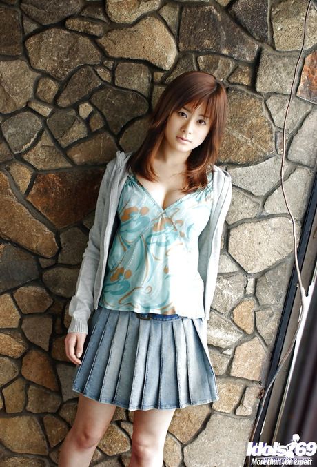 Appealing japanese babe Sumire Aida bares big boobies and sexy butt