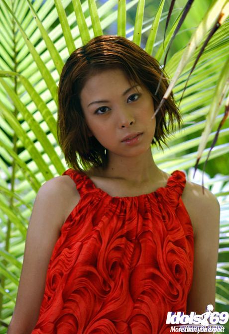 Sexy japanese babe Minami Aikawa denudes big knockers and sexy ass outside