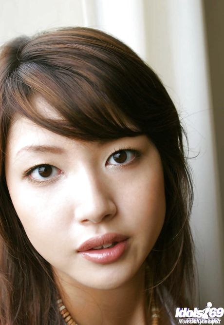 Hot japanese Erika Satoh in sexy posing gallery