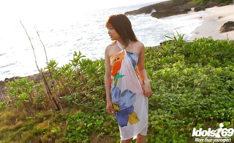 Attractive japanese babe Miyu Sugiura baring her butt outside